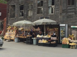 Ladıes sellıng produce at Garipcı 